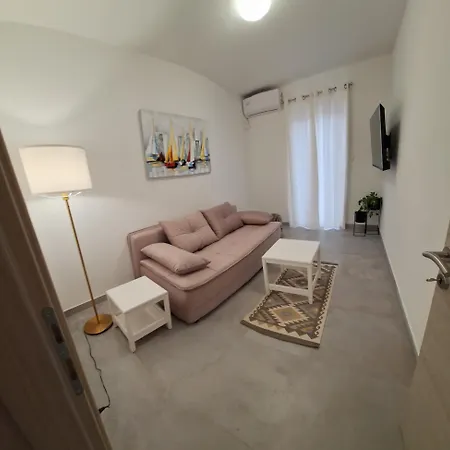 Uzanca *