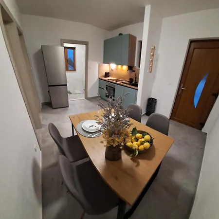 Uzanca Apartment