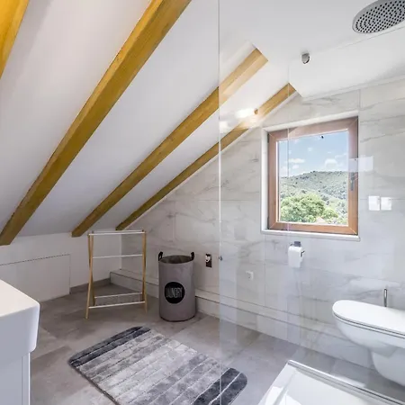 Uzanca Apartament *