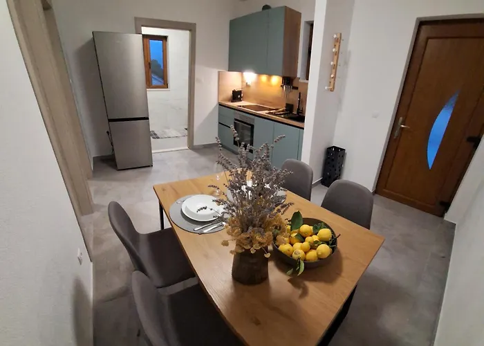 Uzanca Apartment